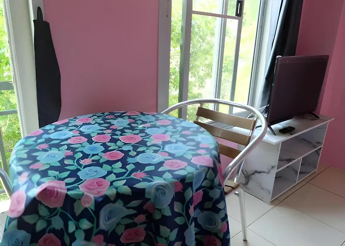 Hotel Oyo 75429 - 101 Place Navanakorn 3*