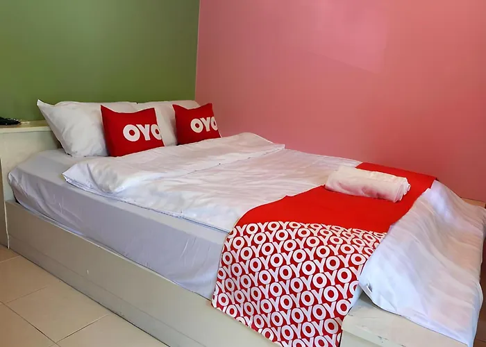 Hotel Oyo 75429 - 101 Place Navanakorn