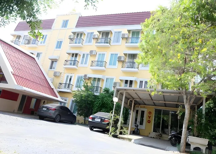 Hotel Oyo 75429 - 101 Place Navanakorn 3*