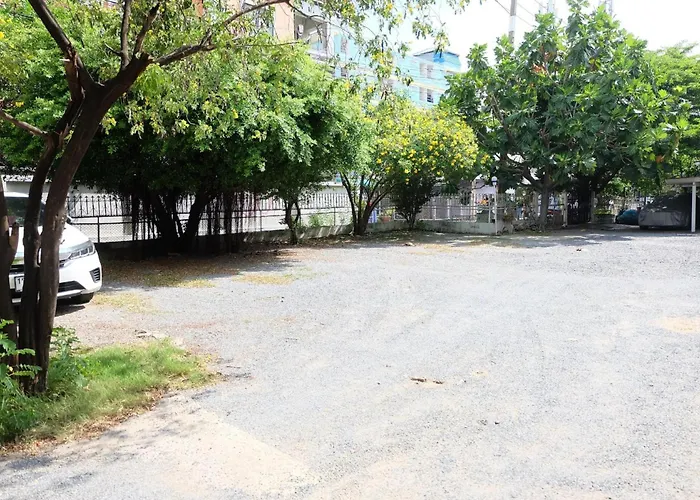 Oyo 75429 - 101 Place Navanakorn 3*